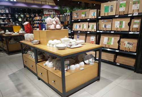 超市货架厂对上商品摆放的方法与注意事项 衣饰篇